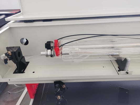 Máquina de corte do laser do CO2 do tubo do laser de UT1530CL300 300W SLW